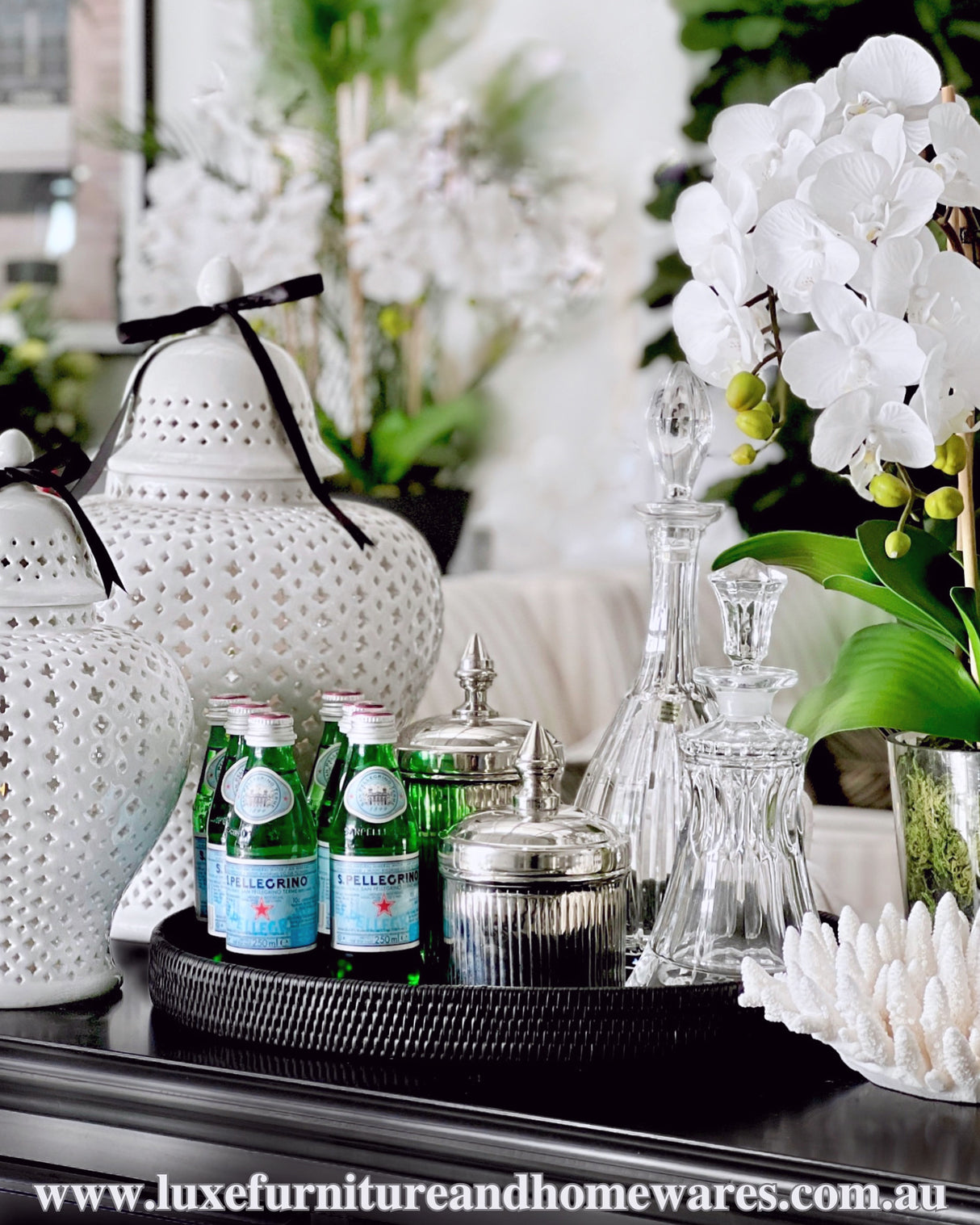 Black Oval Rattan Tray