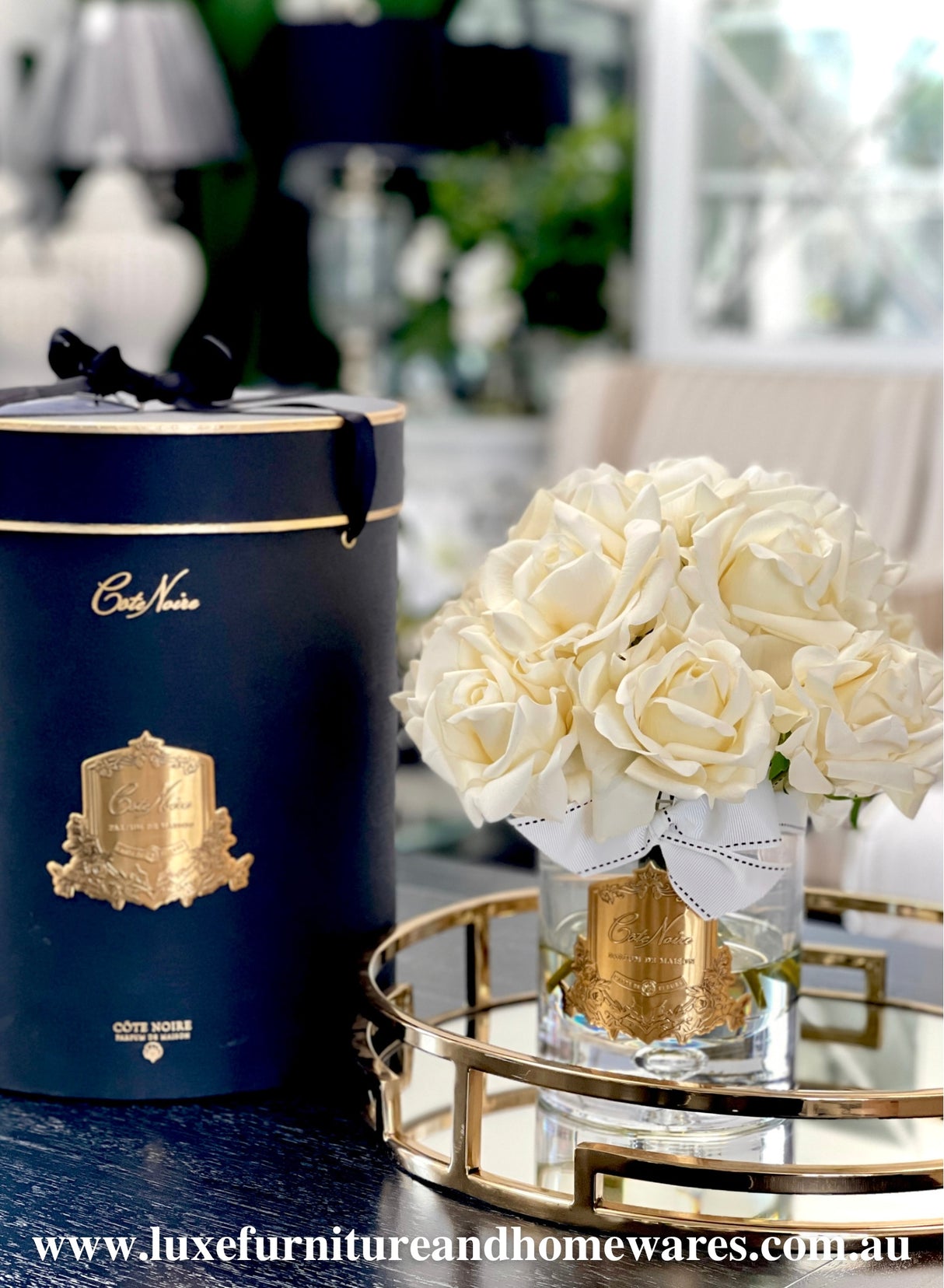 Ex Display Cote Noirè Grand Ivory Roses With Gold Badge