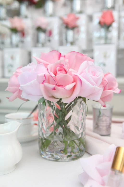 Mixed Pink Rose Buds In Herringbone Glass
