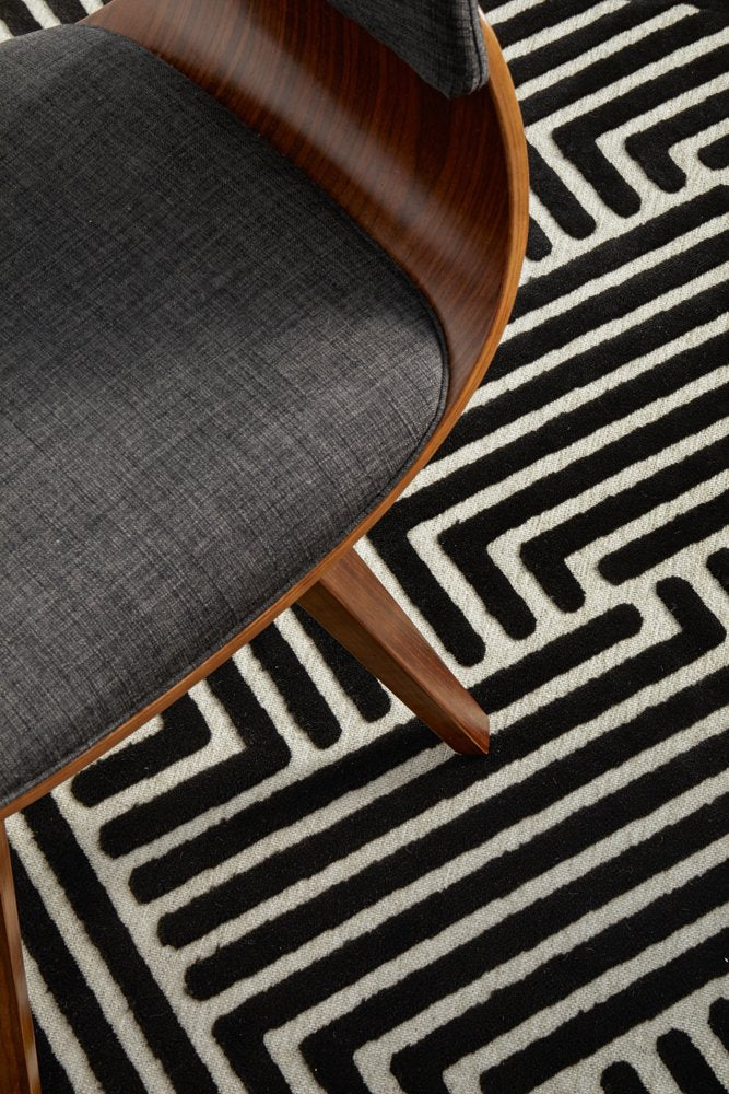 Manhattan Rug In Black Stripe