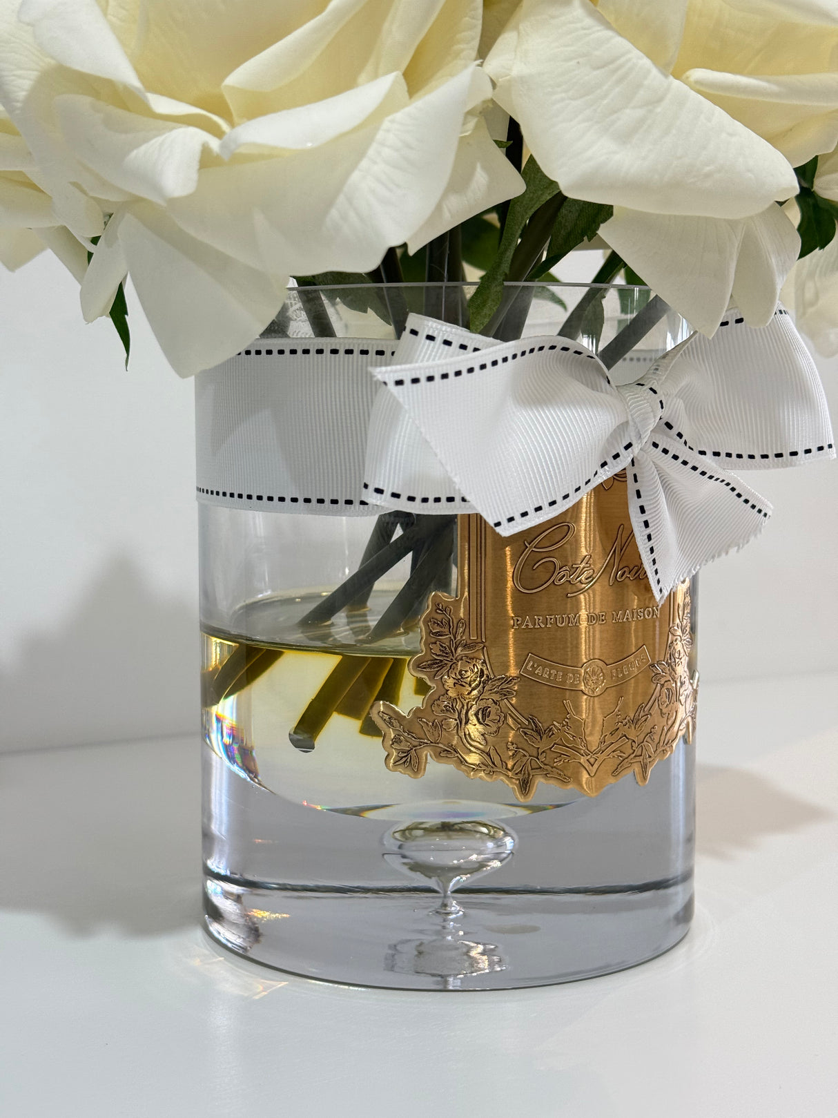 Ex-Display Cote Noirè Grand Ivory Roses With Gold Badge