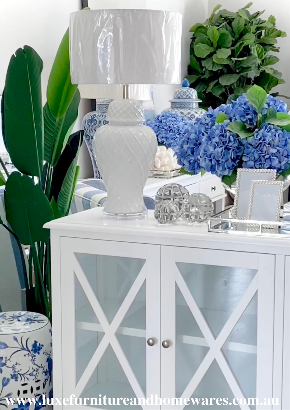 Ex-Display Diamond Ginger Jar Lamp With White Shade