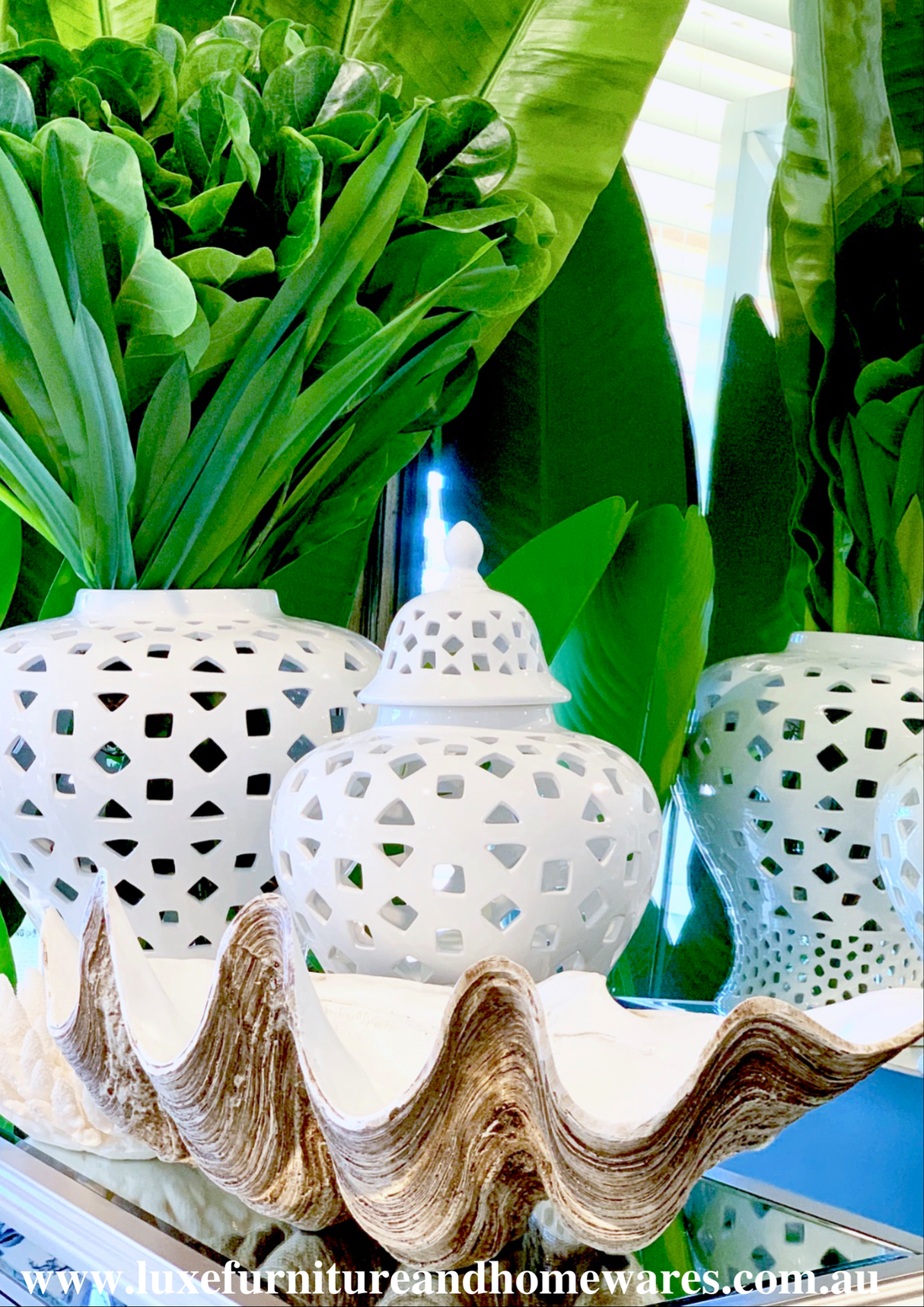 Medium Vintage Faux Clam Shell