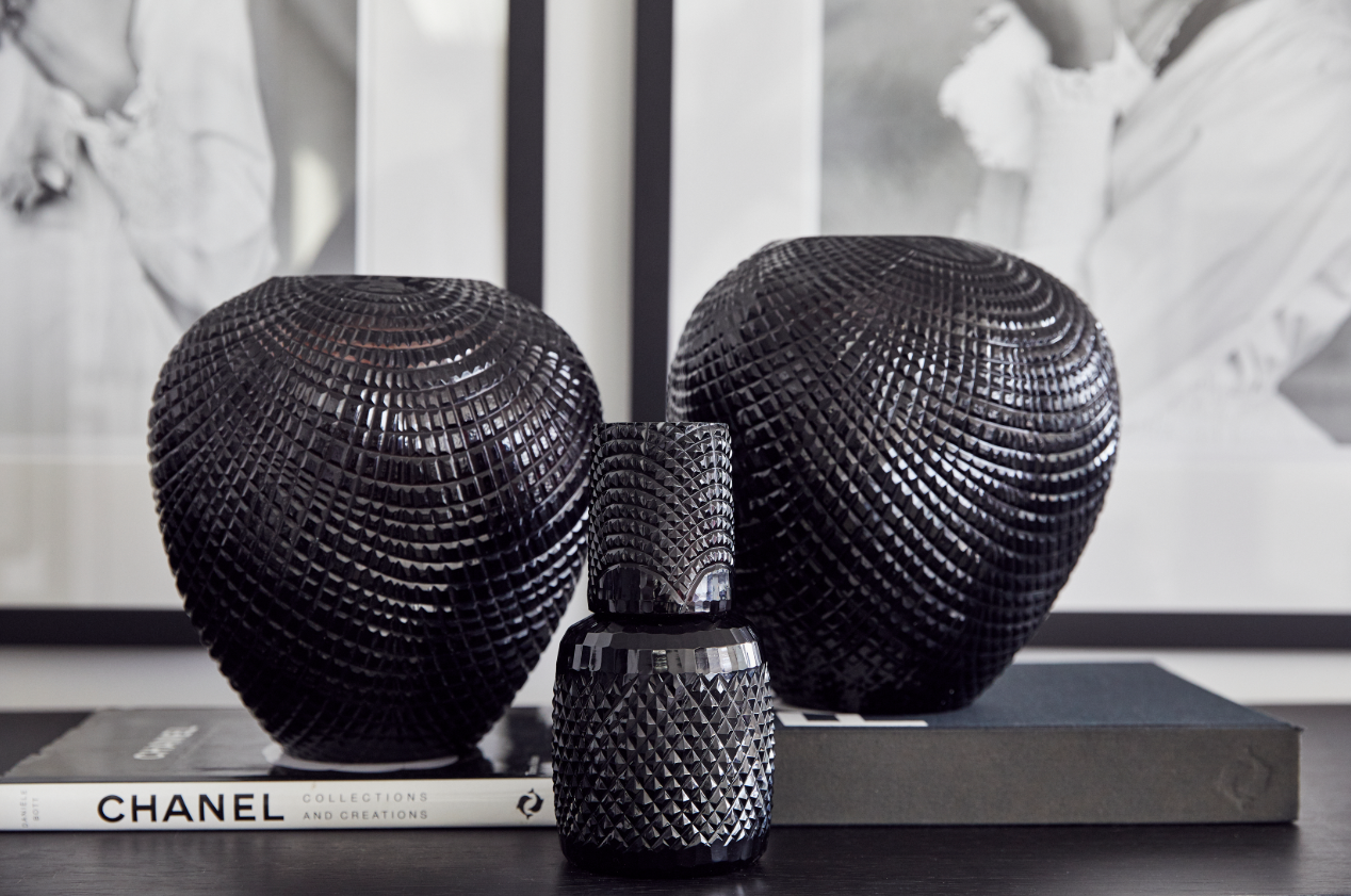 Black Curve Cut Water Carafe With Tumbler